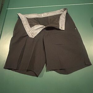 Lululemon Men’s City Shorts Black Flat Front Mesh Pockets Size 32
